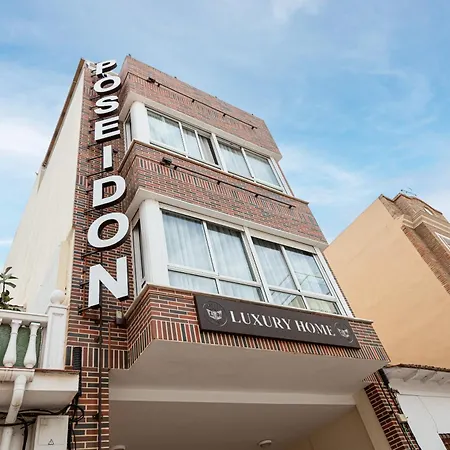 Luxury Poseidon Apartahotel