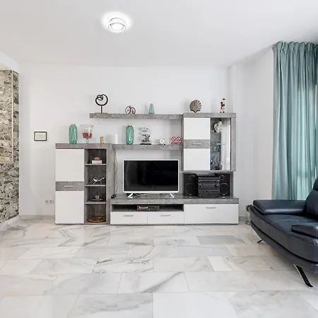 Luxury Poseidon Aparthotel